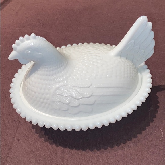 Lot of 2 Milk Glasses of Hens on a Nest - Picture 5 of 16